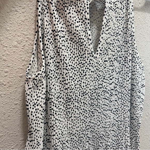 Adrianna Papell Black & White Pleated Halter Neck Top NWT Small - Picture 3 of 6